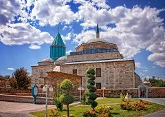 نمای زیبا از مقبره مولانا در شهر قونیه