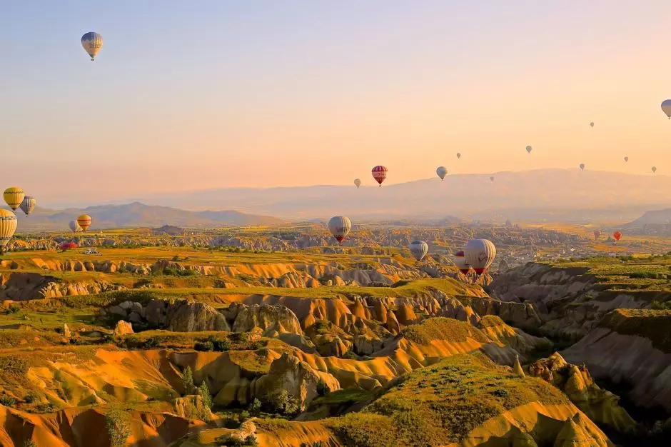 Cappadocia-Turkey-balloons--940x626