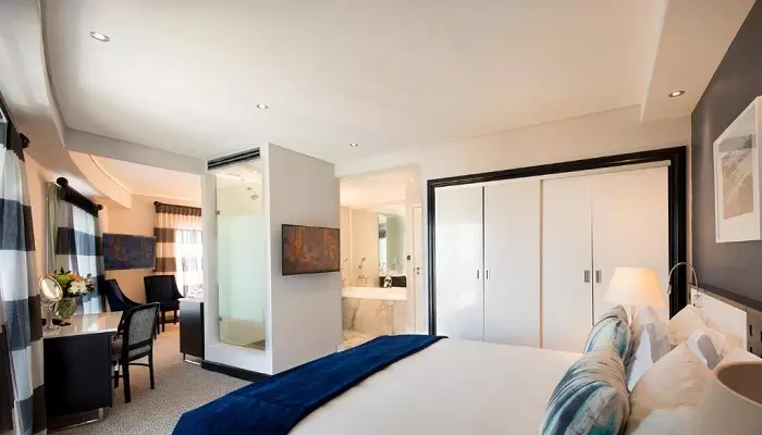 هتل کومودور کیپ تاون