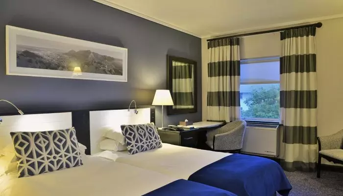 هتل کومودور کیپ تاون